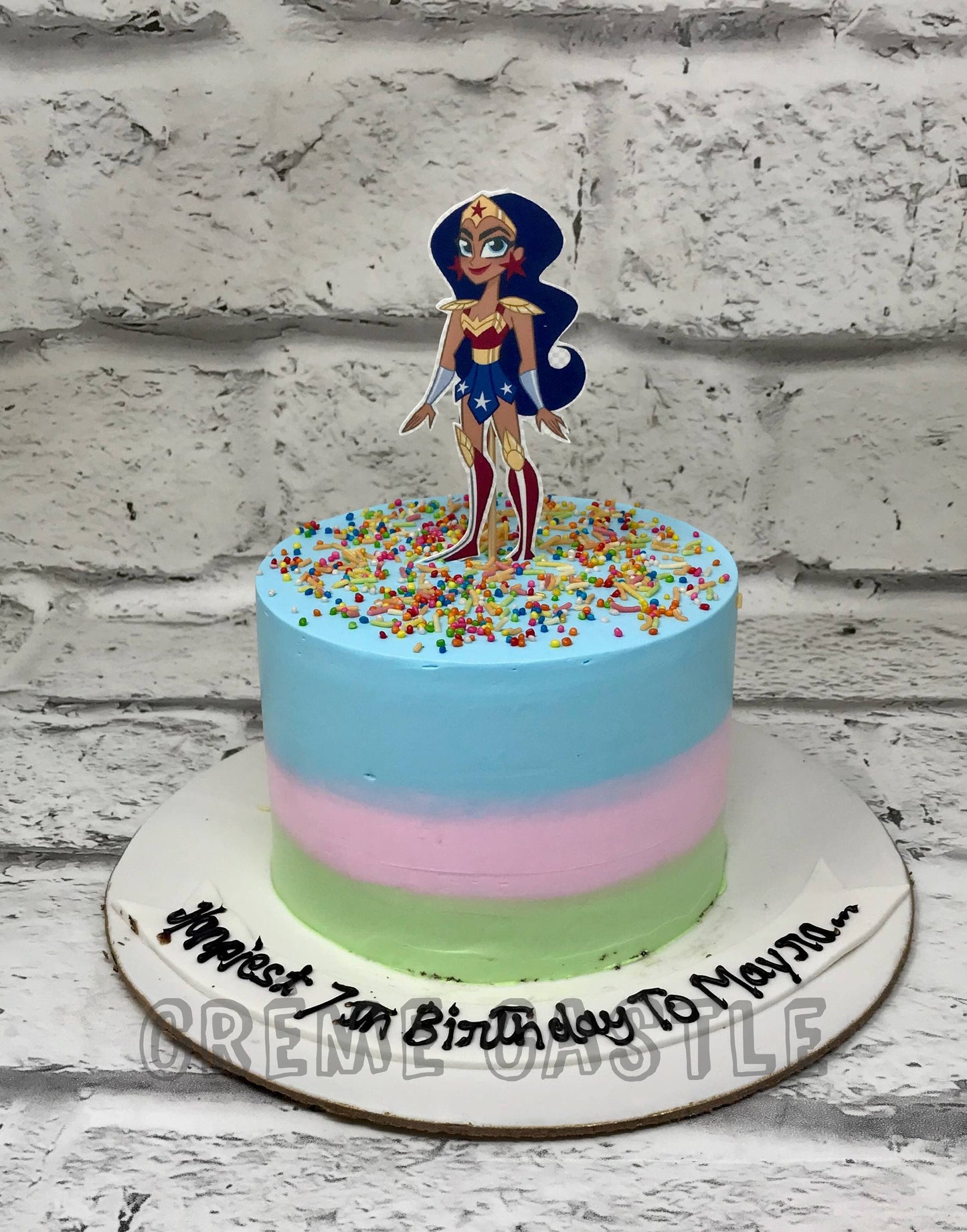 Wonder Woman Cutout Cake Creme Castle