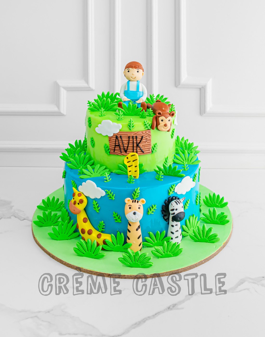 Jungle Theme Cake with Animals by Creme Castle