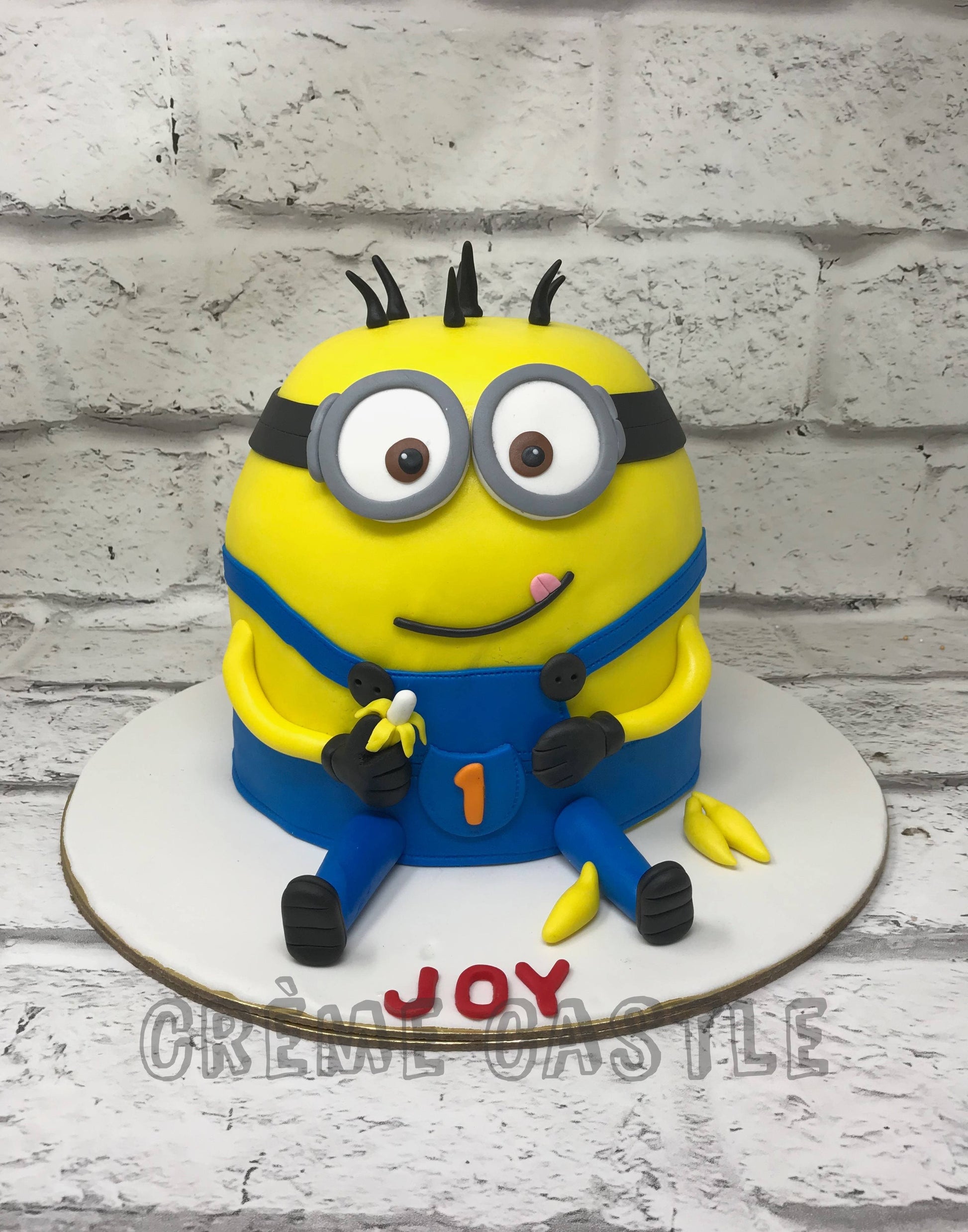 Minion Shape Cake