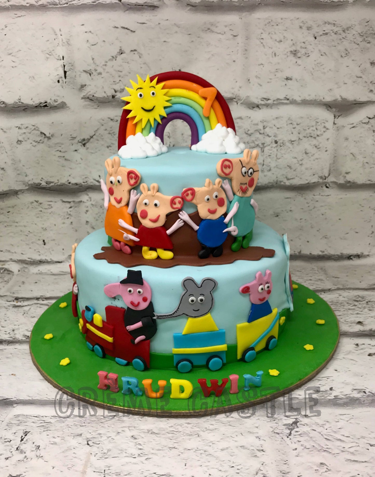 Peppa Pig Fam Cake