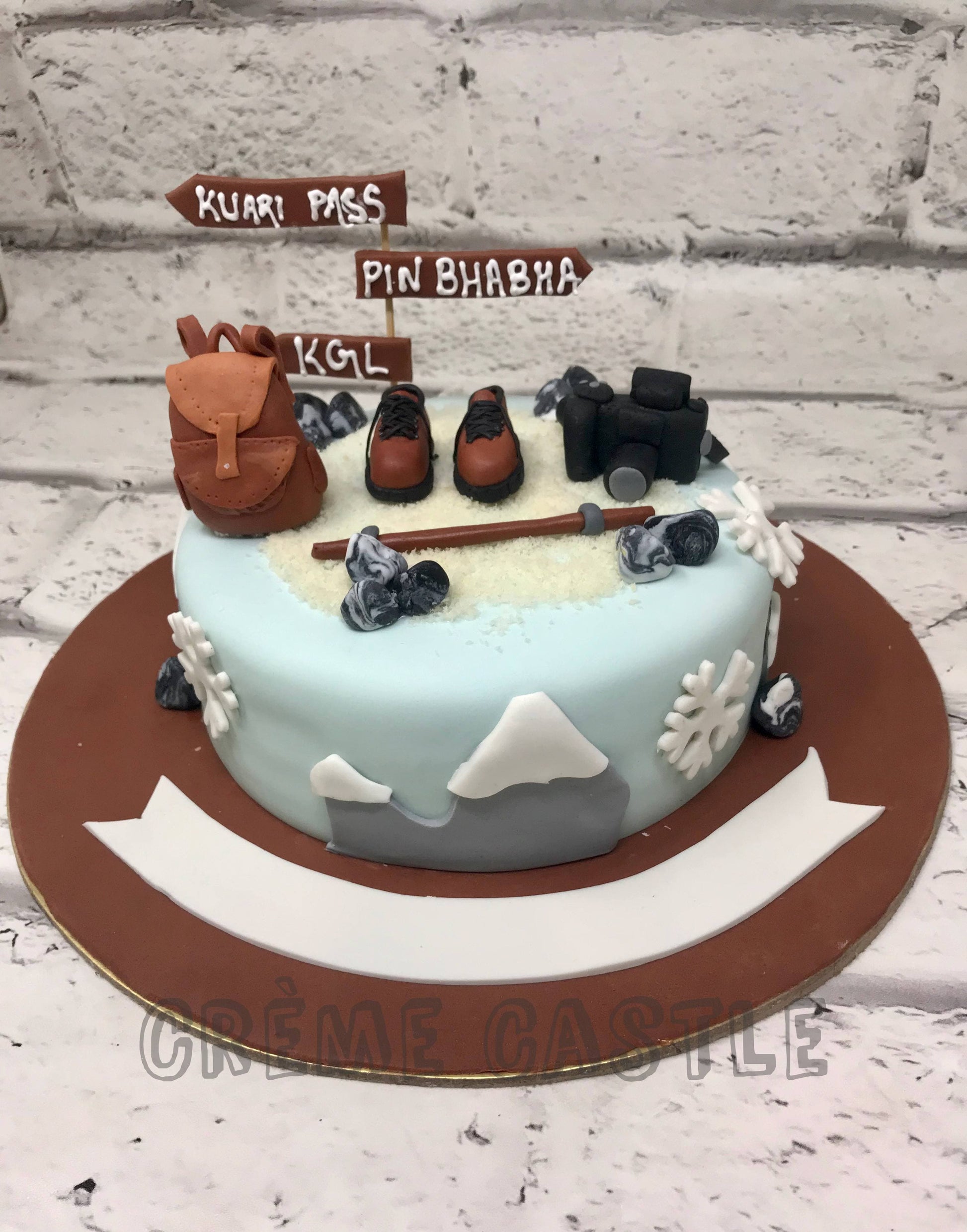 Mountain Trekking Cake Creme Castle