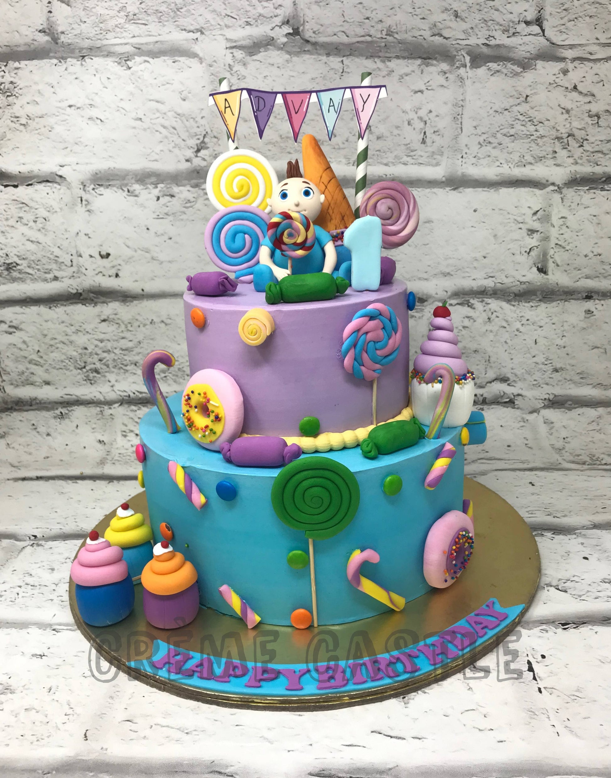 Baby and Candy Cake Creme Castle