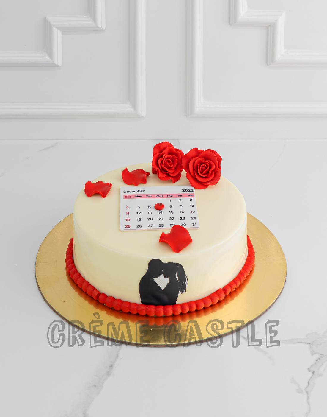 Cupid Theme cake with small hearts of cake with clipart of couple in a cute  way – Creme Castle
