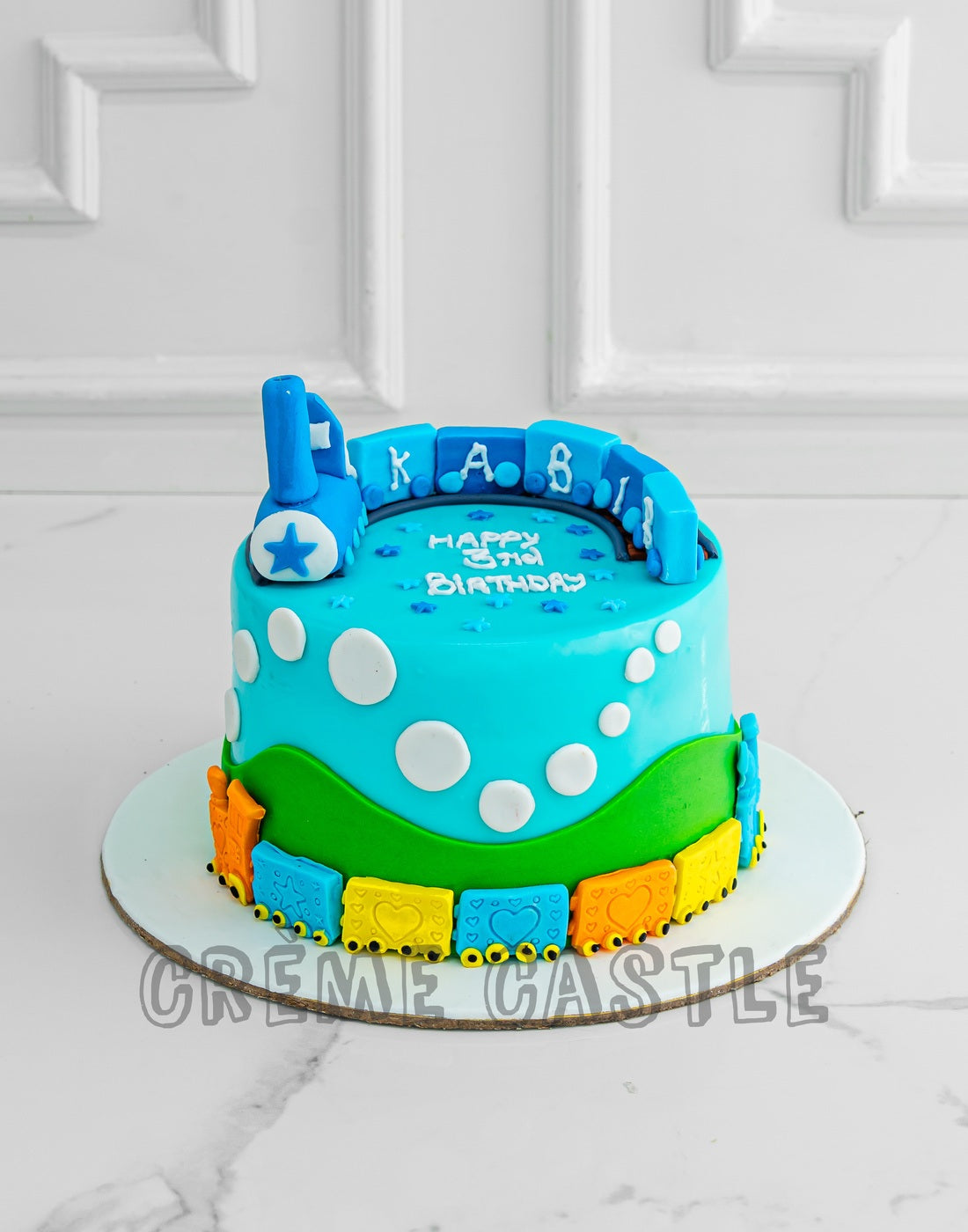 Toy Train Cake | bakehoney.com