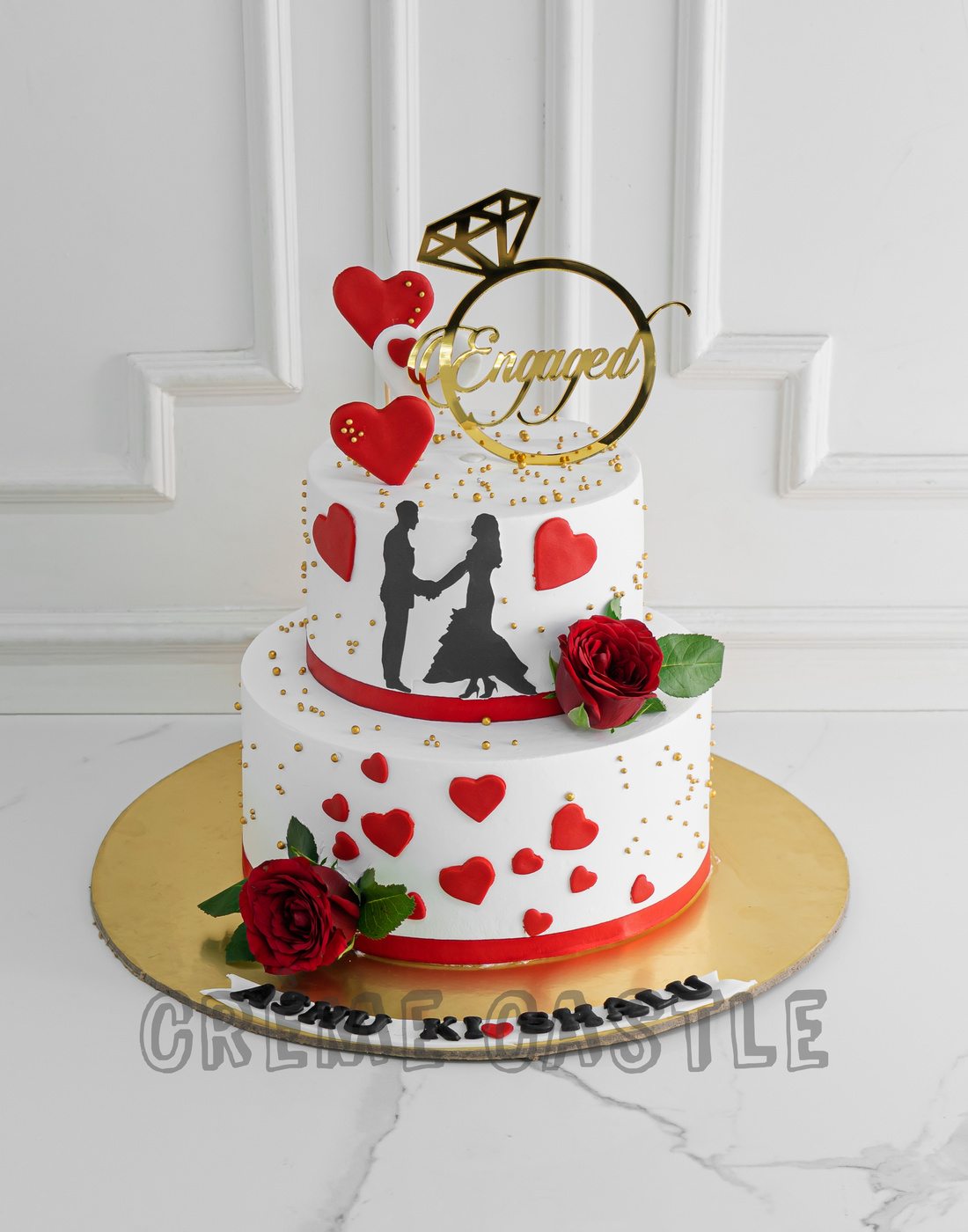 Couple Wedding Cake - Creme Castle