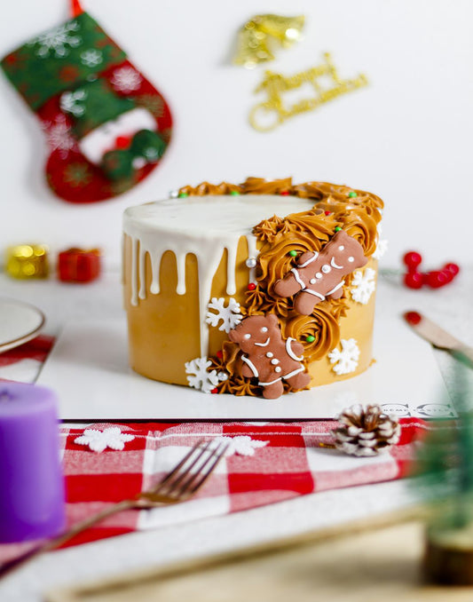 Christmas Gingerbread Cake - Creme Castle