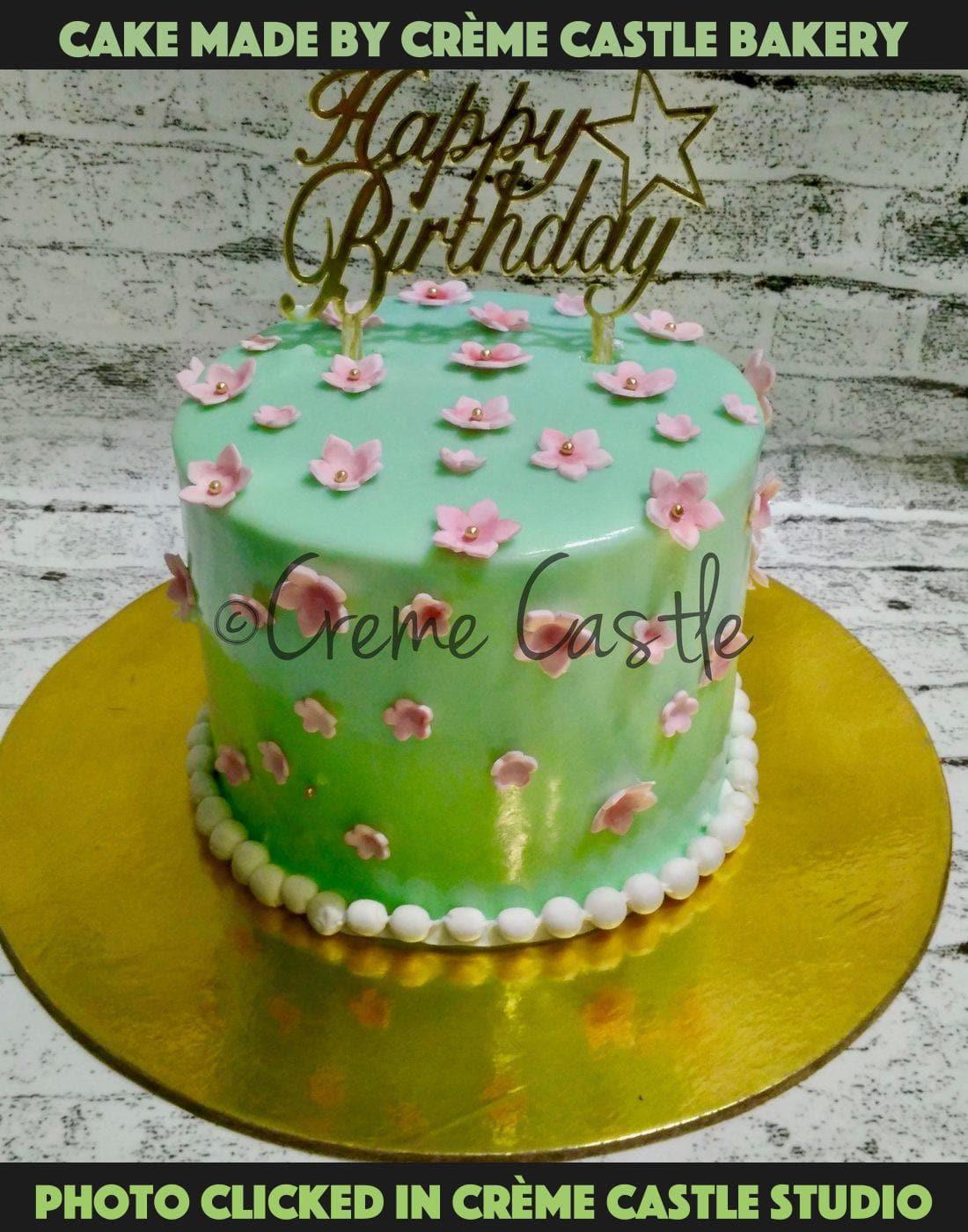 Blue floral cake - Creme Castle