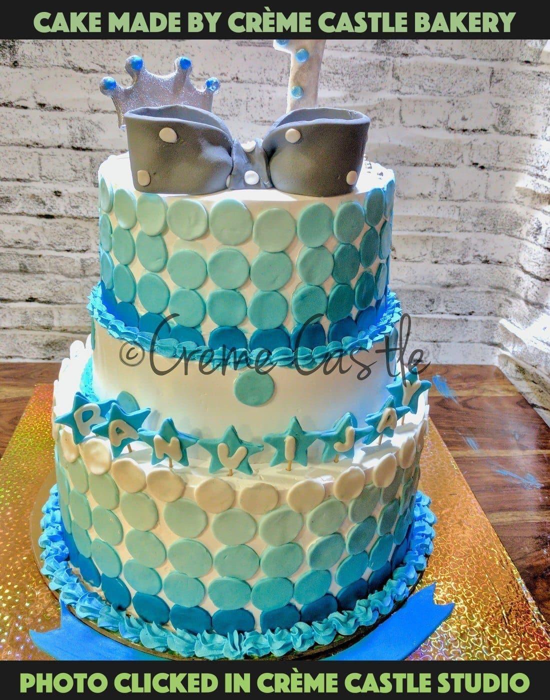 Blue polka dots color theme cake - Creme Castle