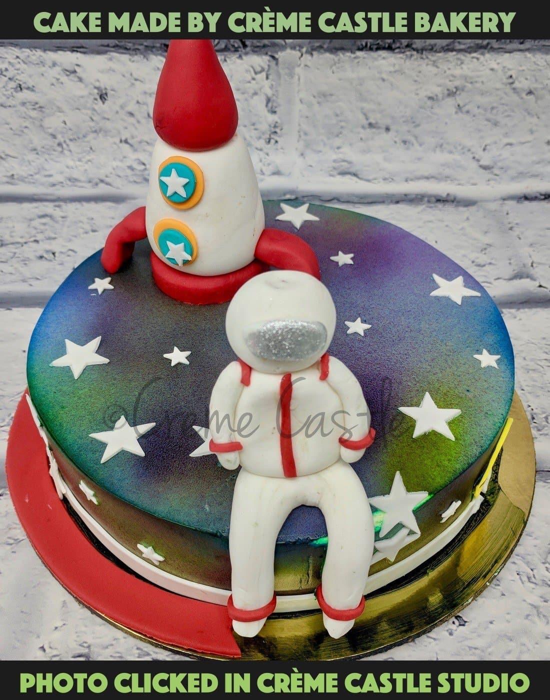Astronaut Theme Cake - Creme Castle